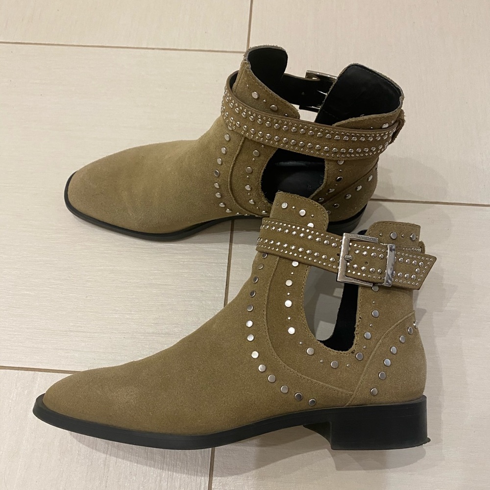 Zara suede boots. size 38. like new. insole 25 cm
